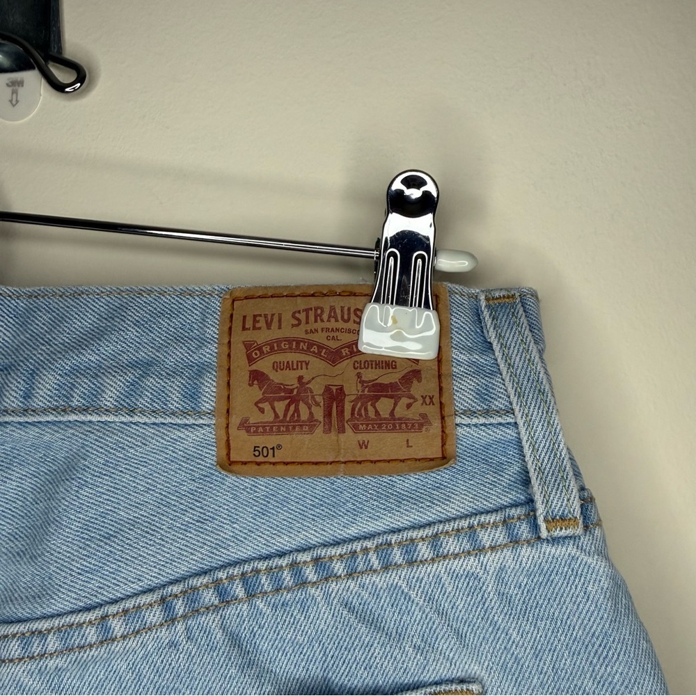 LEVI’s 501 Distressed Button Fly Rigid Denim Light Wash Summer Jean Shorts - Picture 4 of 6